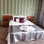 Hotell St. George Pobedonosets 3*