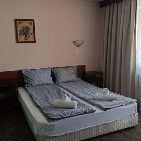 מלון St. George Pobedonosets 3*